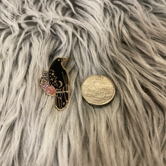 Brand New Raven Enamel Pin - Picture 3 of 3